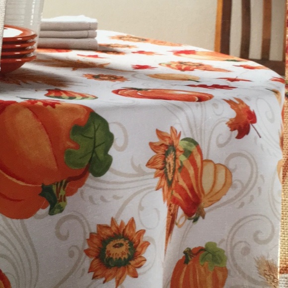 Pumpkins & Gourds Fabric 70 Inch Round Tablecloth. NWT - Picture 8 of 9
